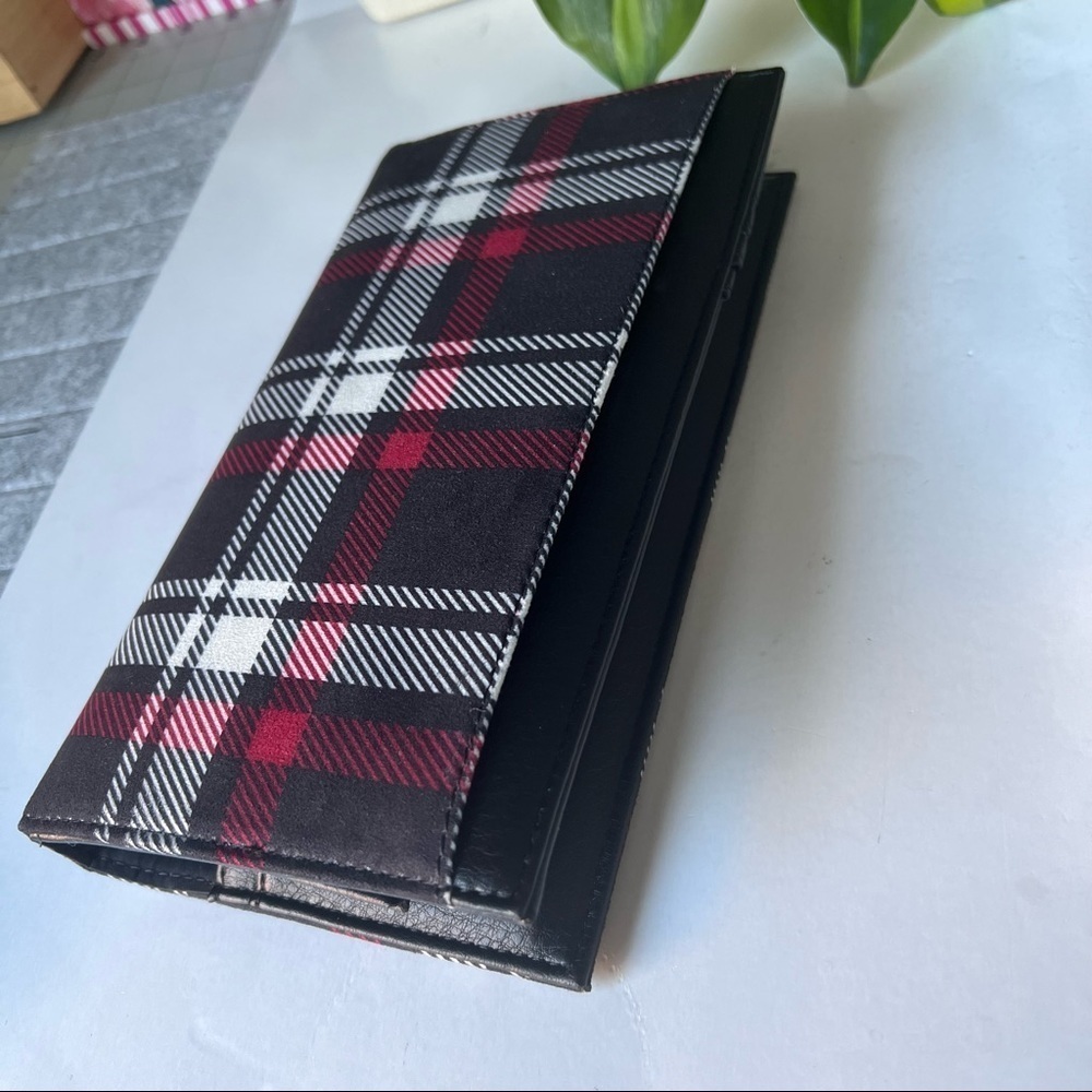 International Concepts Bifold Wallet - Picture 2 of 13